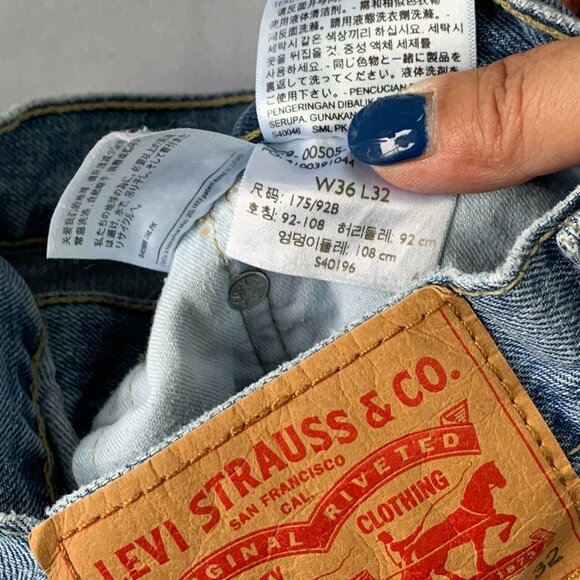 LEVI'S Men's 505 Regular Fit Denim Jeans - Picture 10 of 14